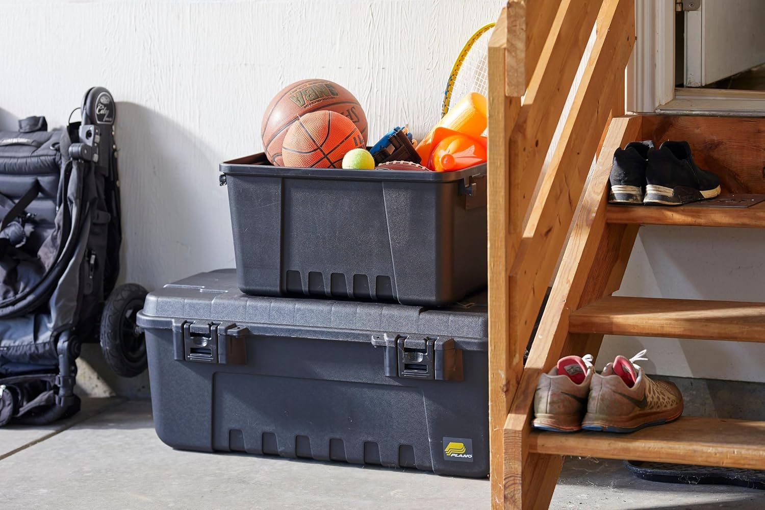 Plano Sportsman Trunk, Black, Small, Lockable Storage Box, Airline Approved Sportsman Trunk, Hunting Gear and Ammunition Bin, Heavy-Duty Containers for Camping, 56-Quart