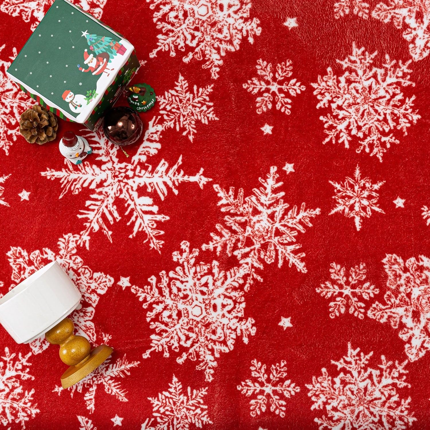 PureCozy Round Area Rug 8ft Red Christmas Living Room Carpet 8 x 8 mas Large Snowflake Circle Rug Indoor Kitchen Washable Bedroom Carpet Holiday Decor Dining Room Playroom